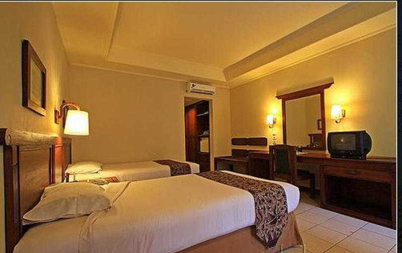 Besakih Beach Hotel Sanur Exterior foto